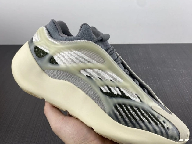Fade ID1674 Yeezy V3 700 Salt Adidas 0924